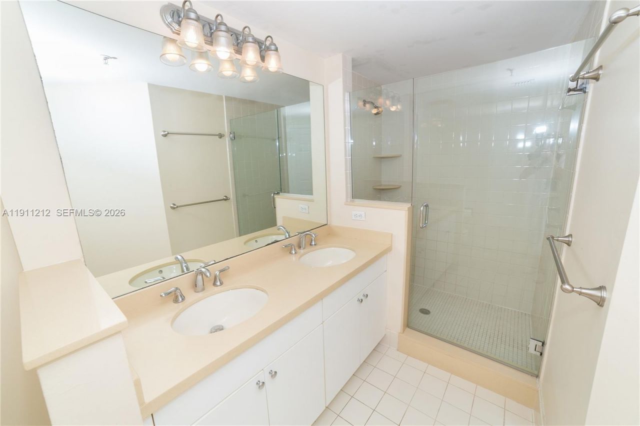 17150 N Bay Rd, Unit 2207, Sunny Isles Beach, FL 33160 Photo