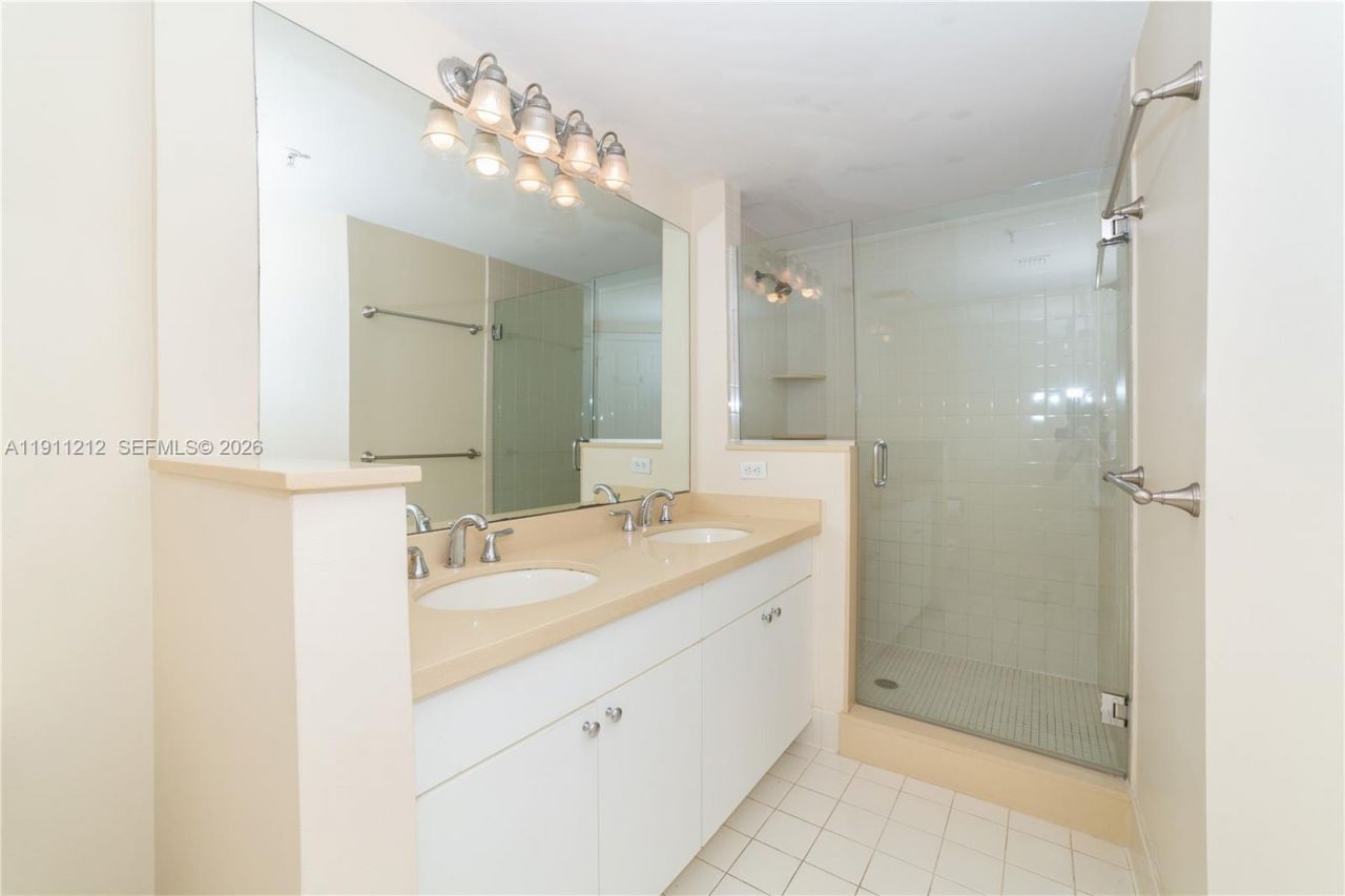 17150 N Bay Rd, Unit 2207, Sunny Isles Beach, FL 33160 Photo