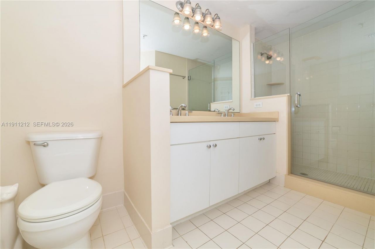 17150 N Bay Rd, Unit 2207, Sunny Isles Beach, FL 33160 Photo