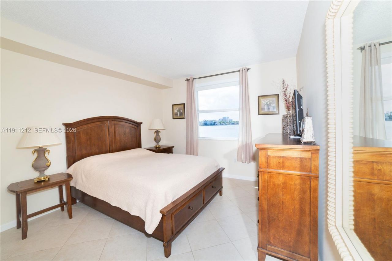 17150 N Bay Rd, Unit 2207, Sunny Isles Beach, FL 33160 Photo