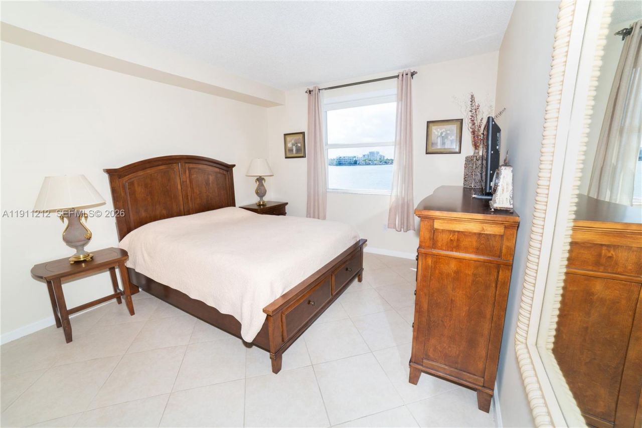 17150 N Bay Rd, Unit 2207, Sunny Isles Beach, FL 33160 Photo