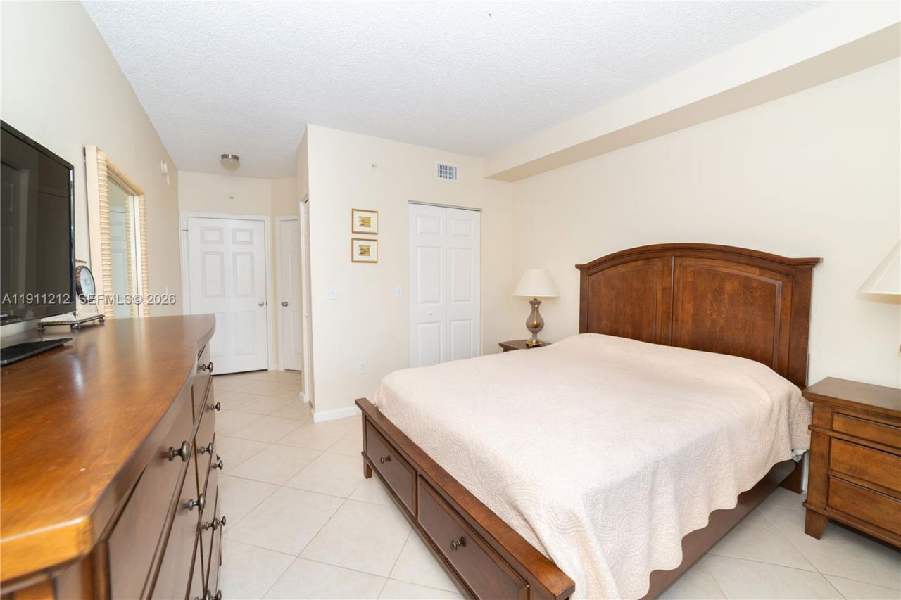 17150 N Bay Rd, Unit 2207, Sunny Isles Beach, FL 33160 Photo