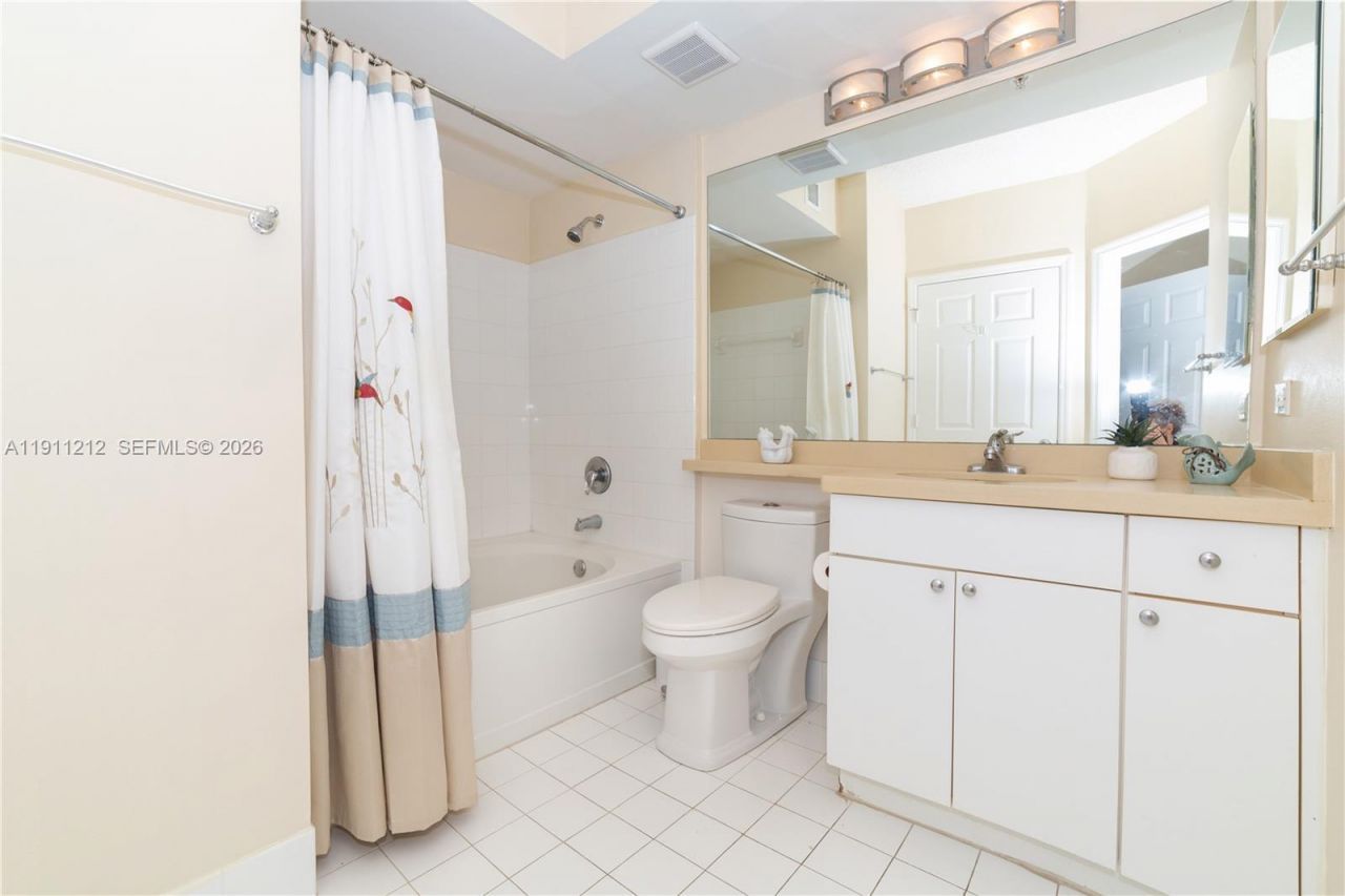 17150 N Bay Rd, Unit 2207, Sunny Isles Beach, FL 33160 Photo