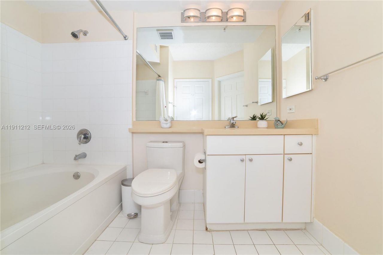 17150 N Bay Rd, Unit 2207, Sunny Isles Beach, FL 33160 Photo