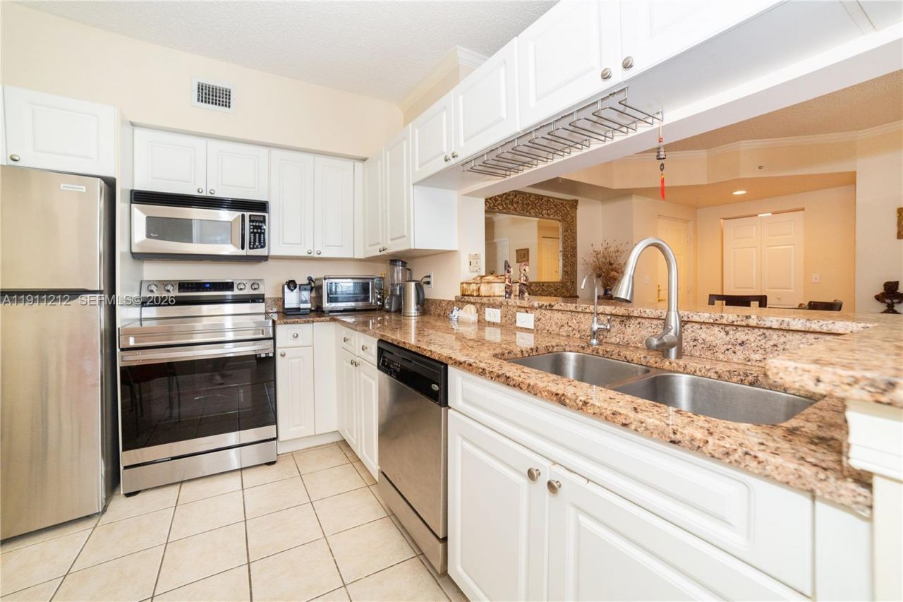 17150 N Bay Rd, Unit 2207, Sunny Isles Beach, FL 33160 Photo