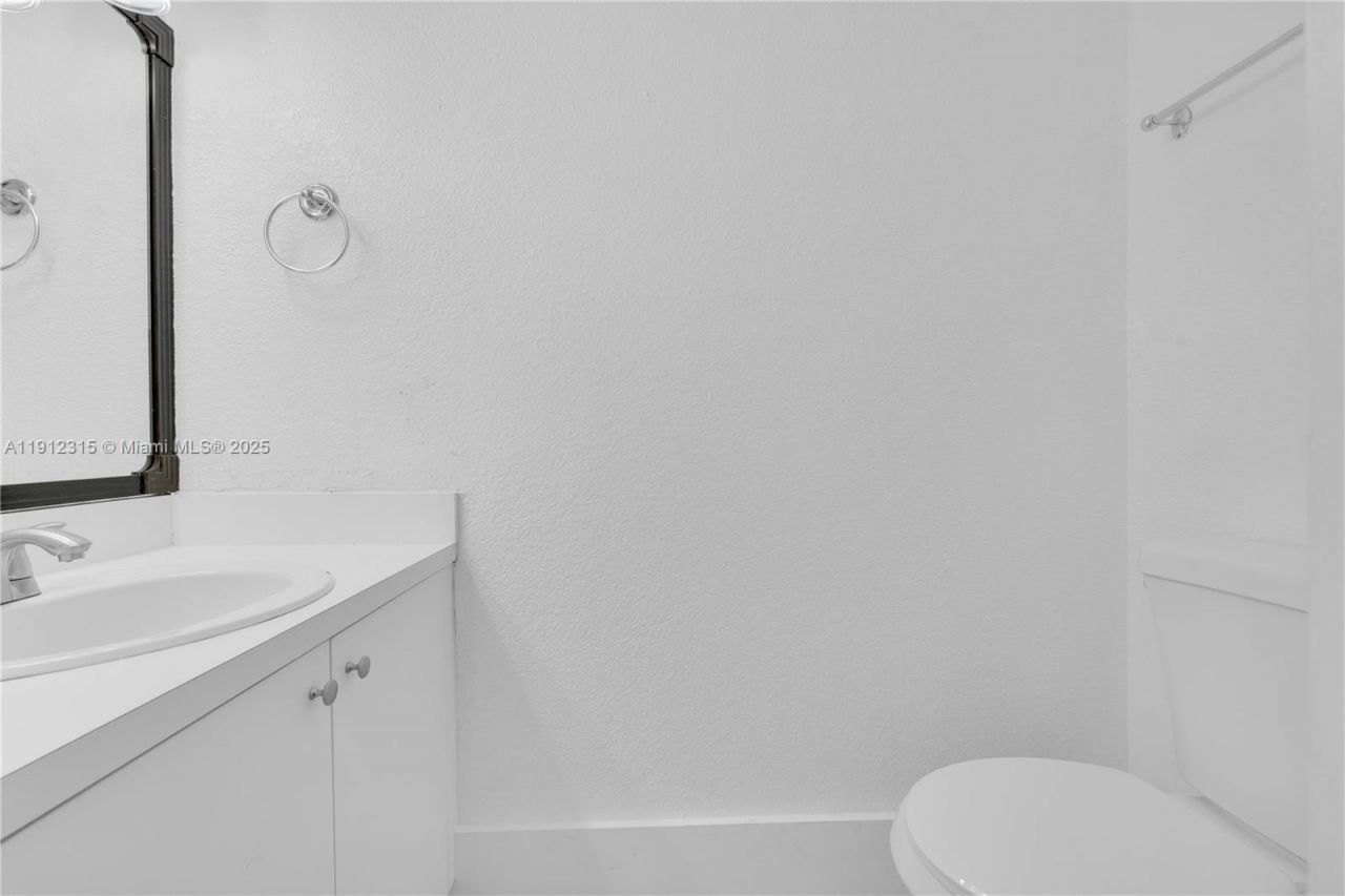 10900 SW 104th St, Unit 121, Miami, FL 33176 Photo