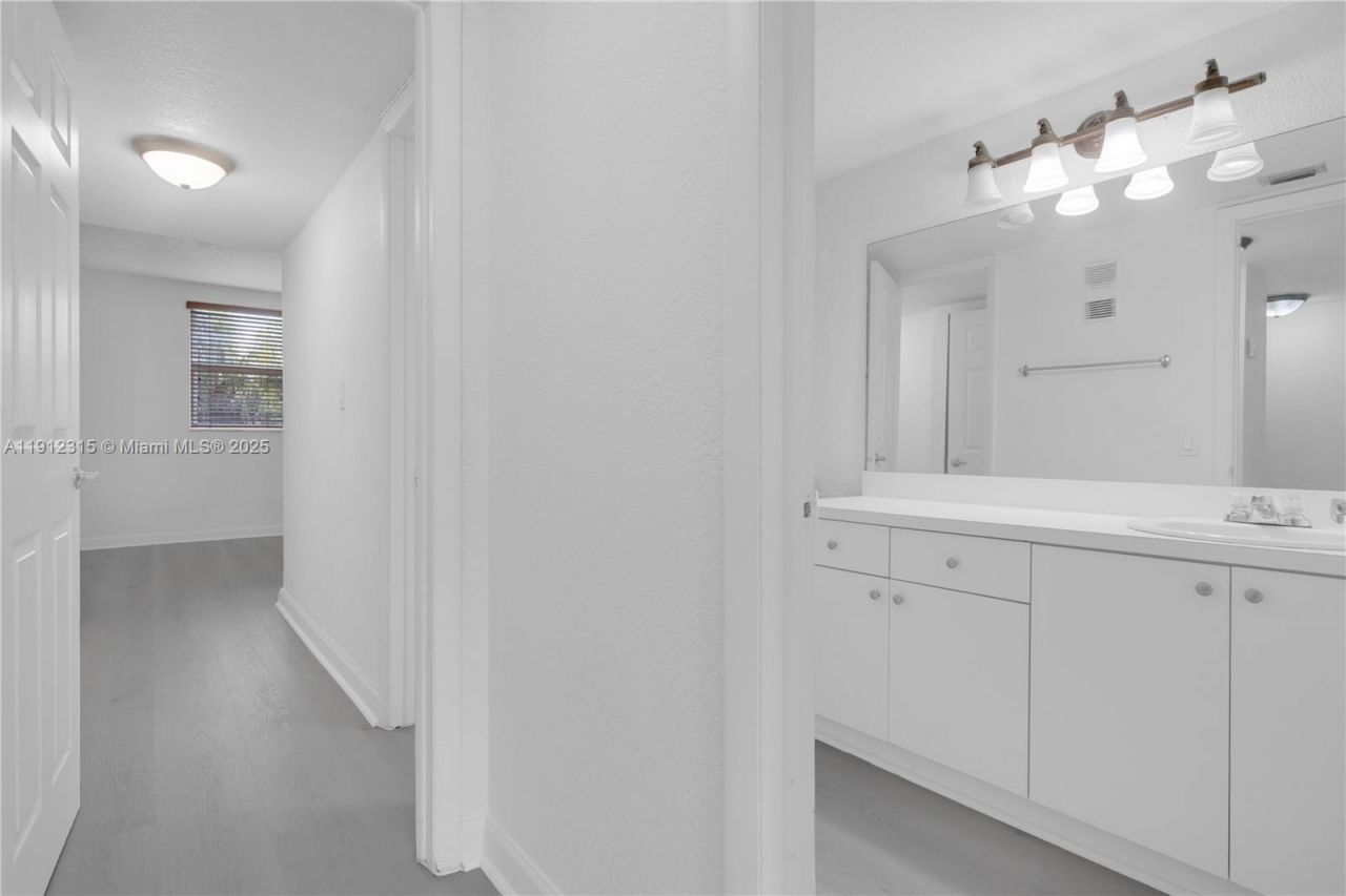 10900 SW 104th St, Unit 121, Miami, FL 33176 Photo