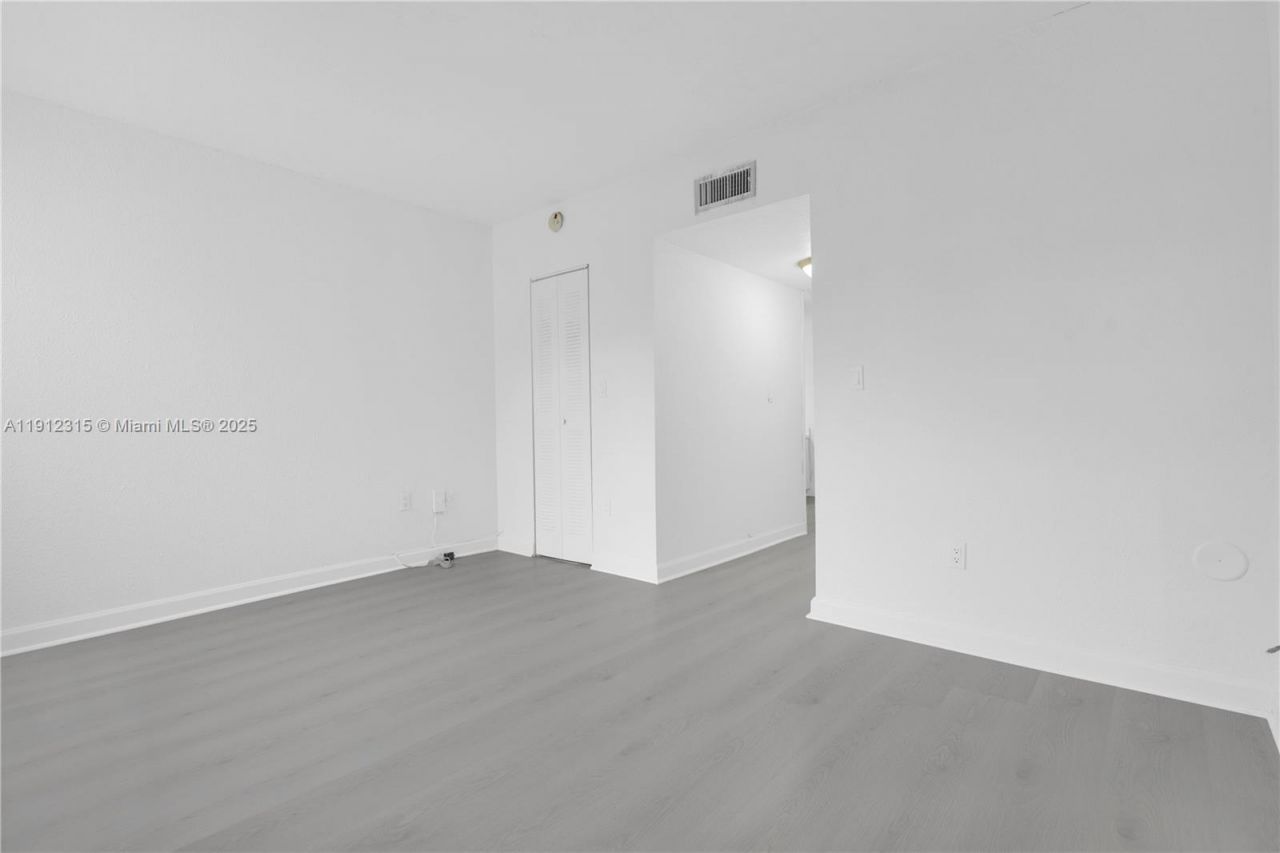 10900 SW 104th St, Unit 121, Miami, FL 33176 Photo