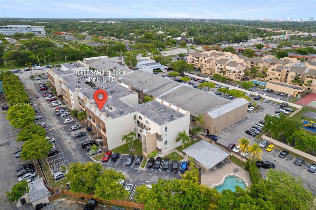 10900 SW 104th St, Unit 121, Miami, FL 33176 Photo