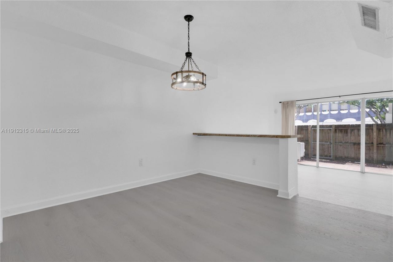 10900 SW 104th St, Unit 121, Miami, FL 33176 Photo