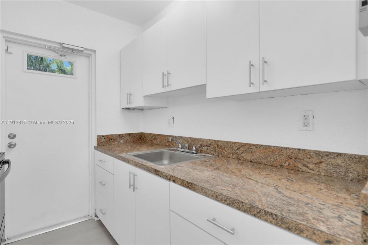 10900 SW 104th St, Unit 121, Miami, FL 33176 Photo