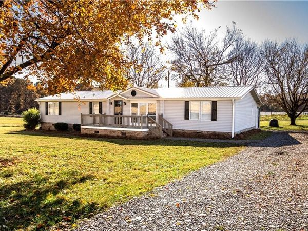 943 Tabor Road , Olin, NC 28660