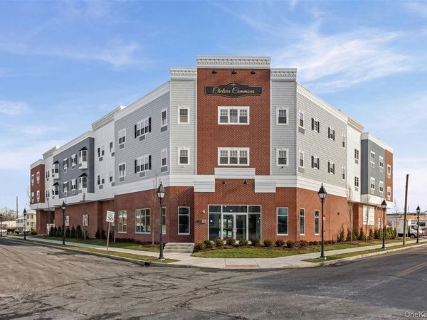 227 4th Avenue, Unit 211J, Bay Shore, NY 11706