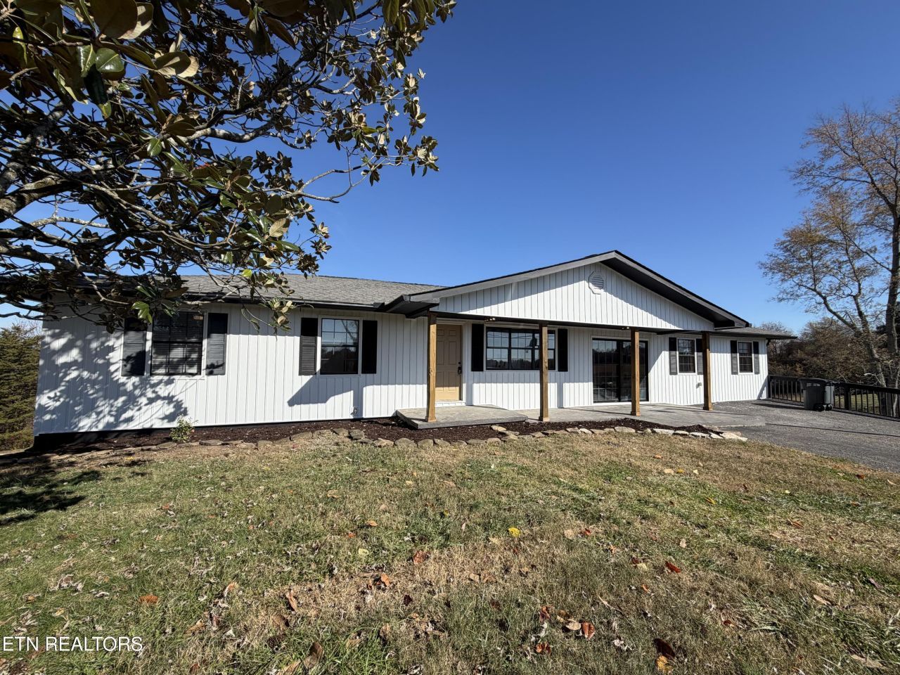 328 Peach Orchard Rd, Clinton, TN 37716 Main Photo