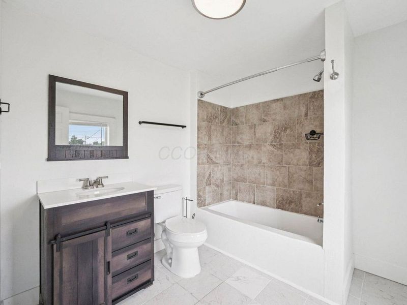 1025 Howard . , Columbus, OH 43201 Photo 29