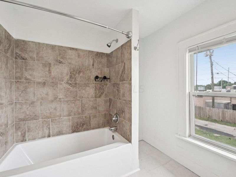 1025 Howard . , Columbus, OH 43201 Photo 31