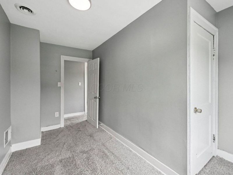 1025 Howard . , Columbus, OH 43201 Photo 33