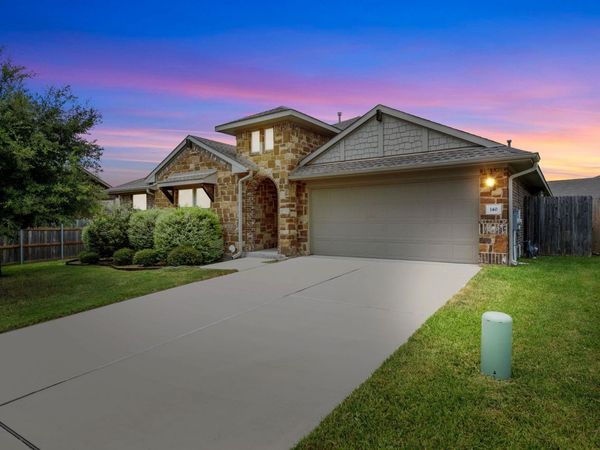 140 W Highfield ST, Hutto, TX 78634