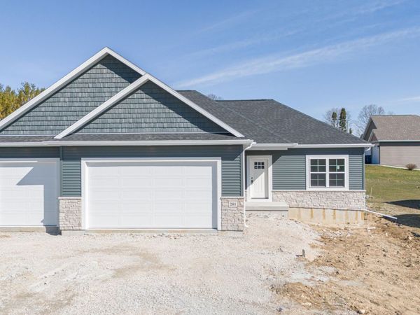 201 Edgewater Ct, Theresa, WI 53091
