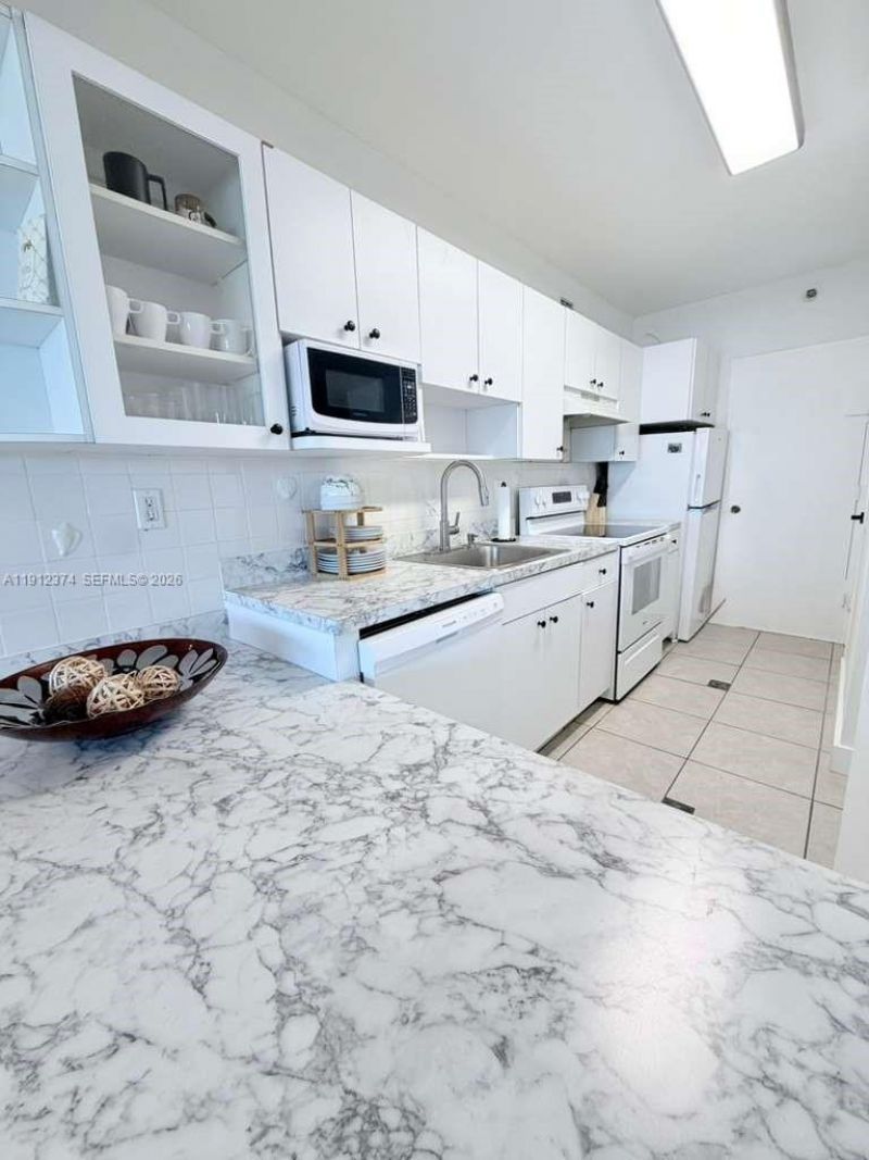 100 Lincoln Rd, Unit 1220, Miami Beach, FL 33139 Photo