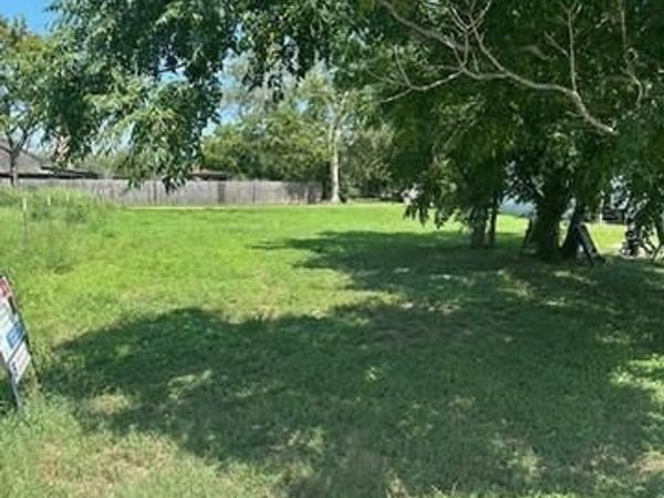 1505 School ST, Gonzales, TX 78629