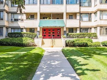 915 E Court Street, Flint, MI 48503