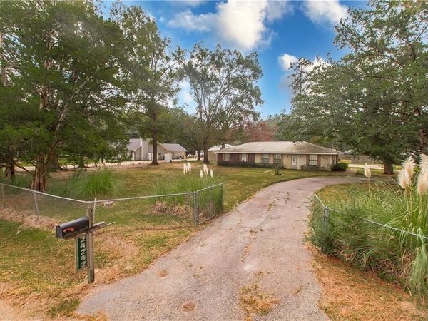 24242 VERNEUIL Lane, Ponchatoula, LA 70454