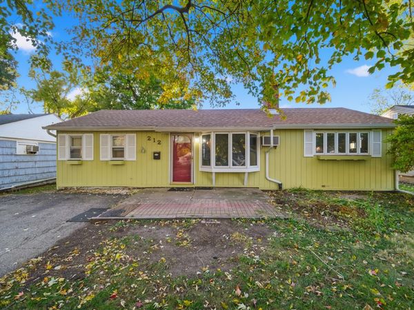 212 N KNOLLWOOD Drive, Wheaton, IL 60187
