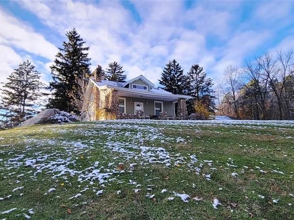 5025 N Hickory Ridge Road, Highland Twp, MI 48357