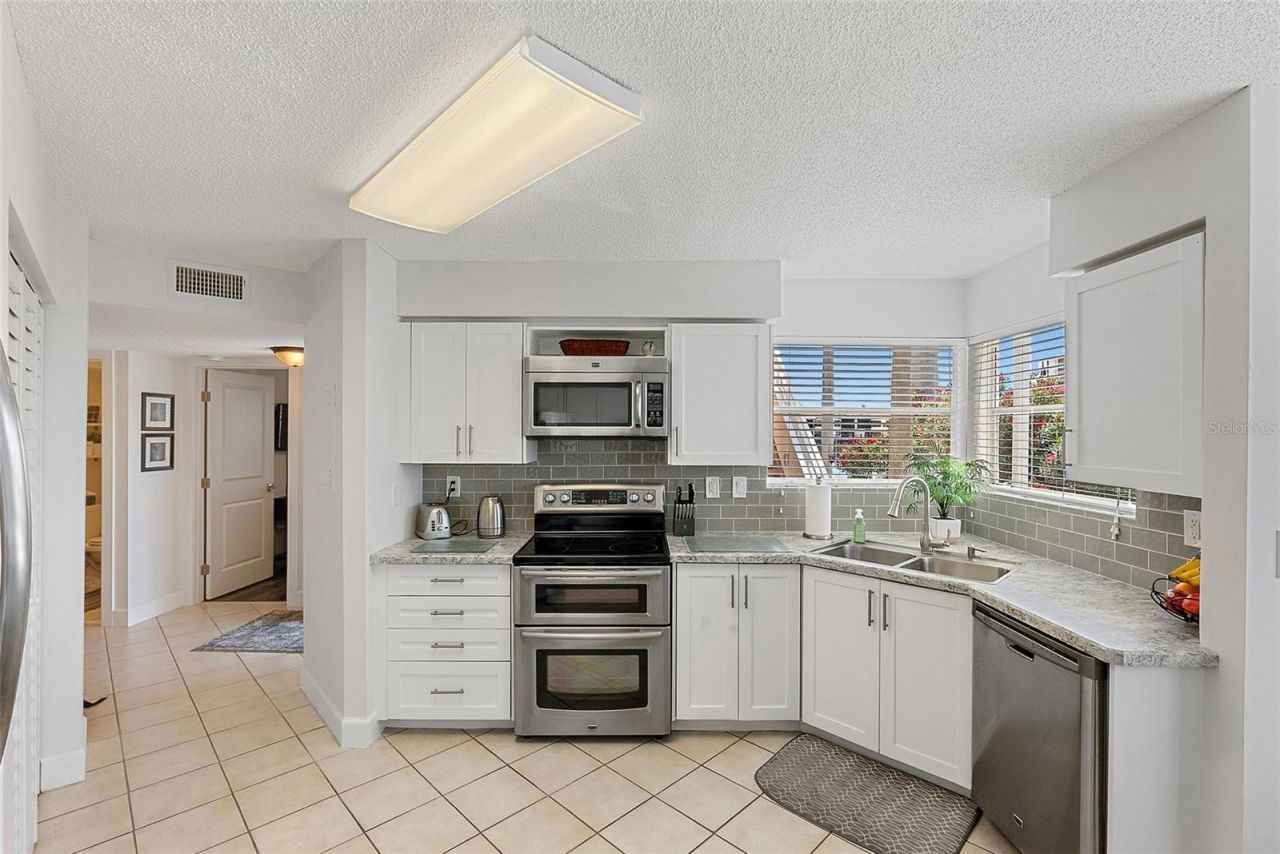 6100 Bahia Del Mar Circle, Unit 108, Saint Petersburg, FL 33715 Photo