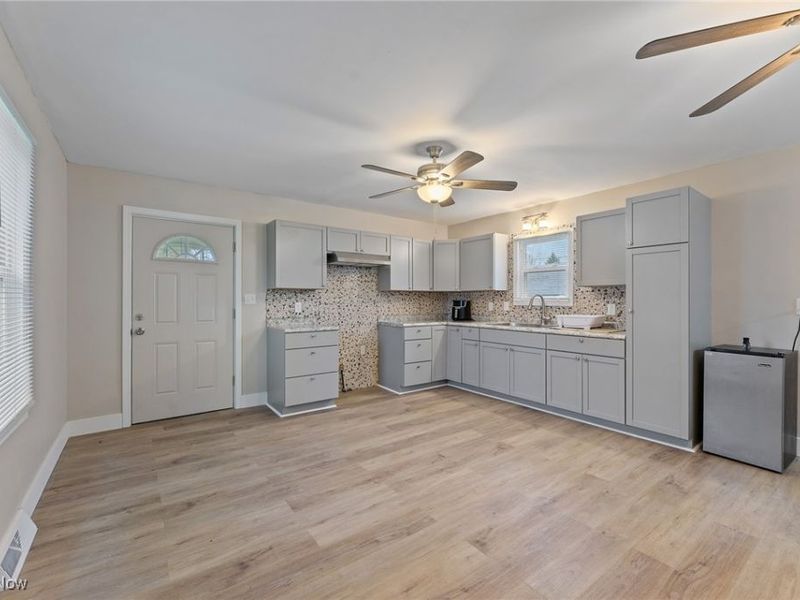 103 Gladstone Street, Campbell, OH 44405 Photo 3