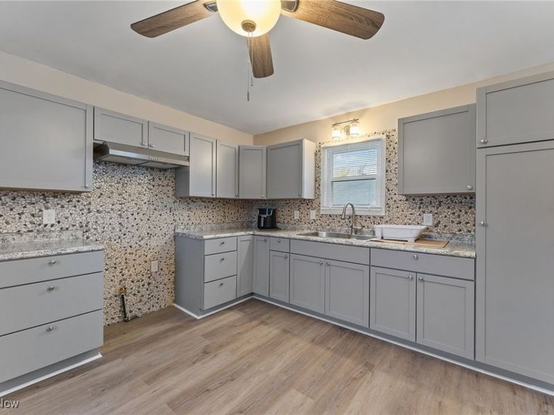 103 Gladstone Street, Campbell, OH 44405 Photo 4