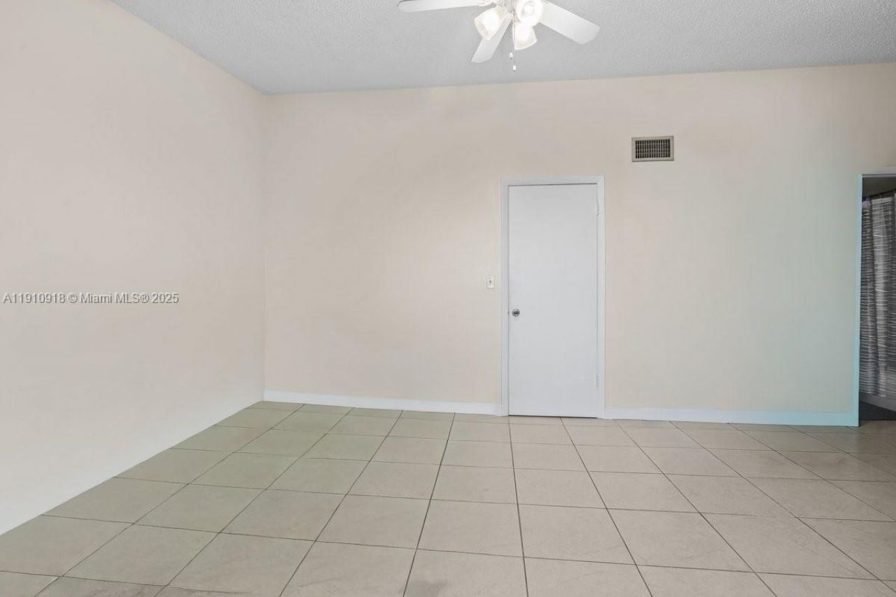 14105 SW Kendale Lakes Cir, Miami, FL 33183 Photo