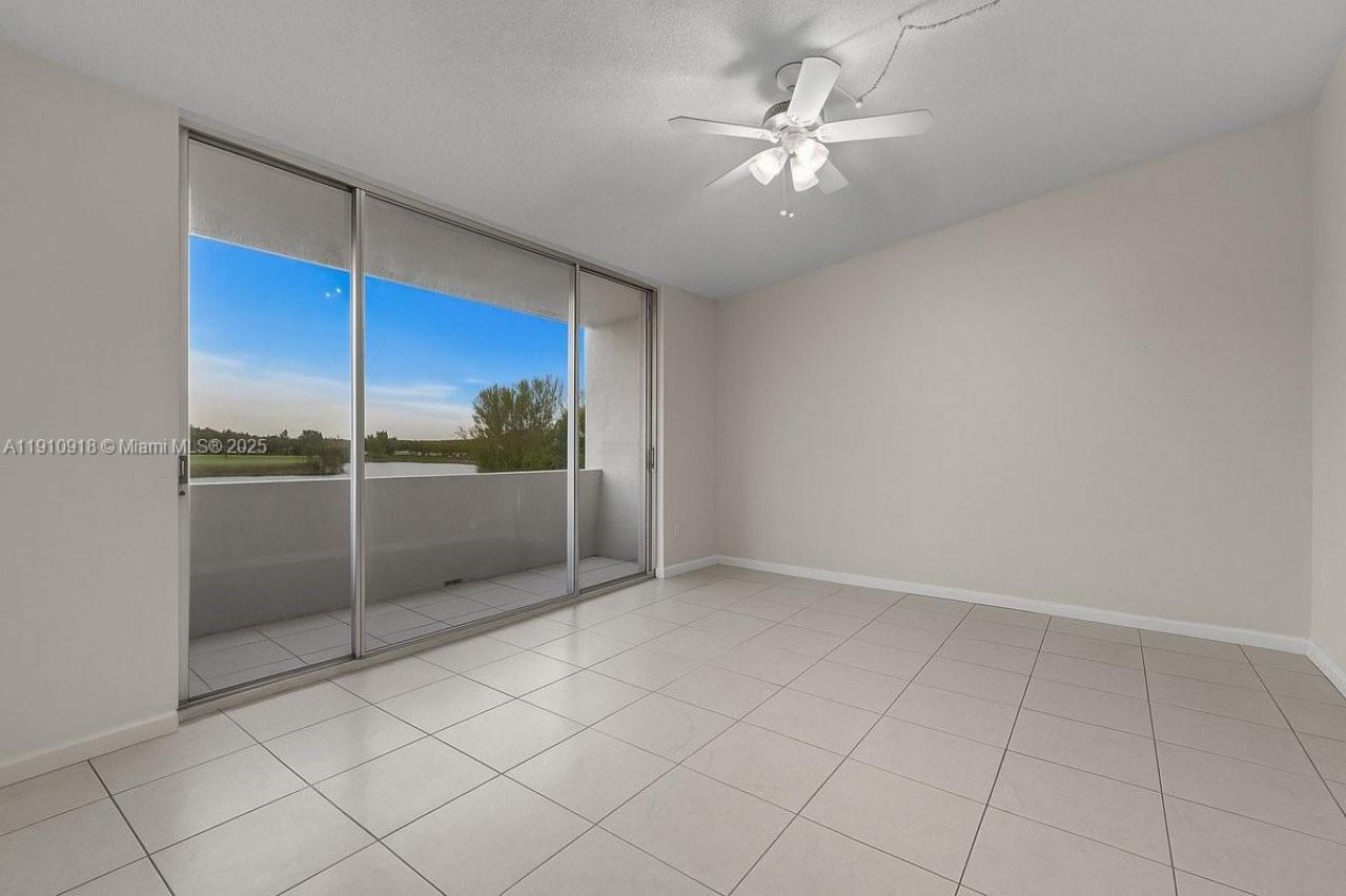 14105 SW Kendale Lakes Cir, Miami, FL 33183 Photo