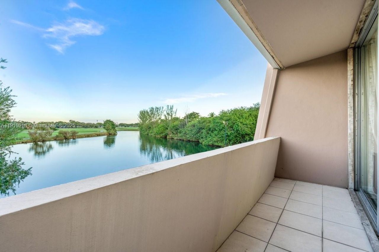 14105 SW Kendale Lakes Cir, Miami, FL 33183 Photo