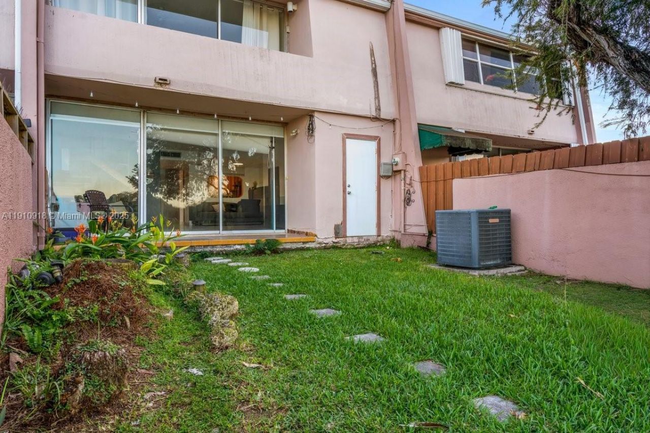 14105 SW Kendale Lakes Cir, Miami, FL 33183 Photo