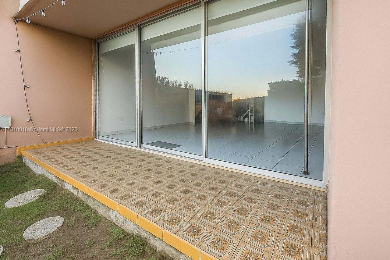 14105 SW Kendale Lakes Cir, Miami, FL 33183 Photo