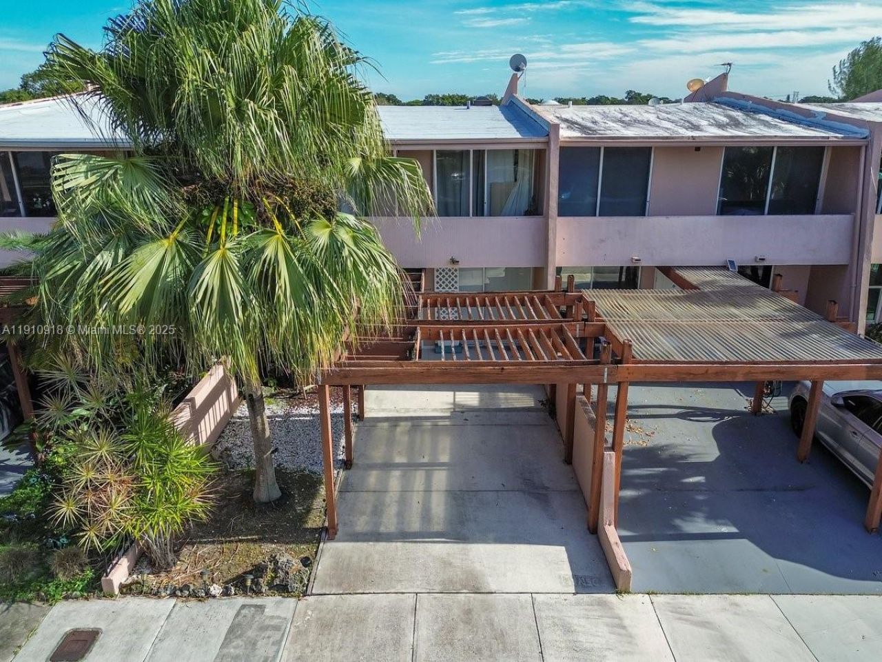 14105 SW Kendale Lakes Cir, Miami, FL 33183 Photo