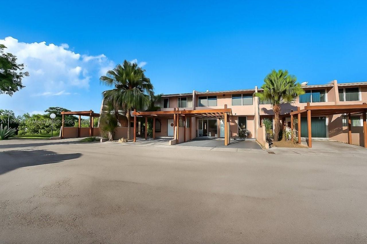 14105 SW Kendale Lakes Cir, Miami, FL 33183 Photo