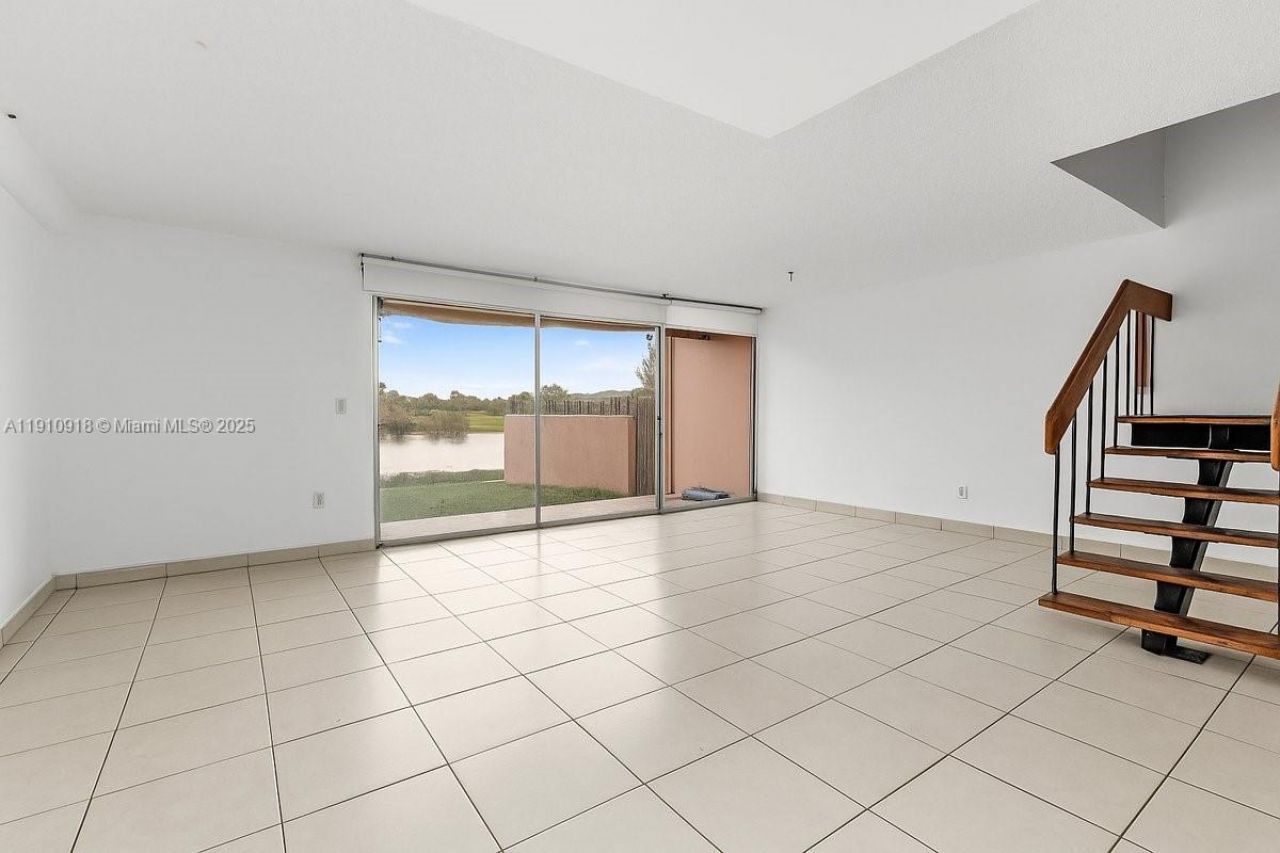 14105 SW Kendale Lakes Cir, Miami, FL 33183 Photo