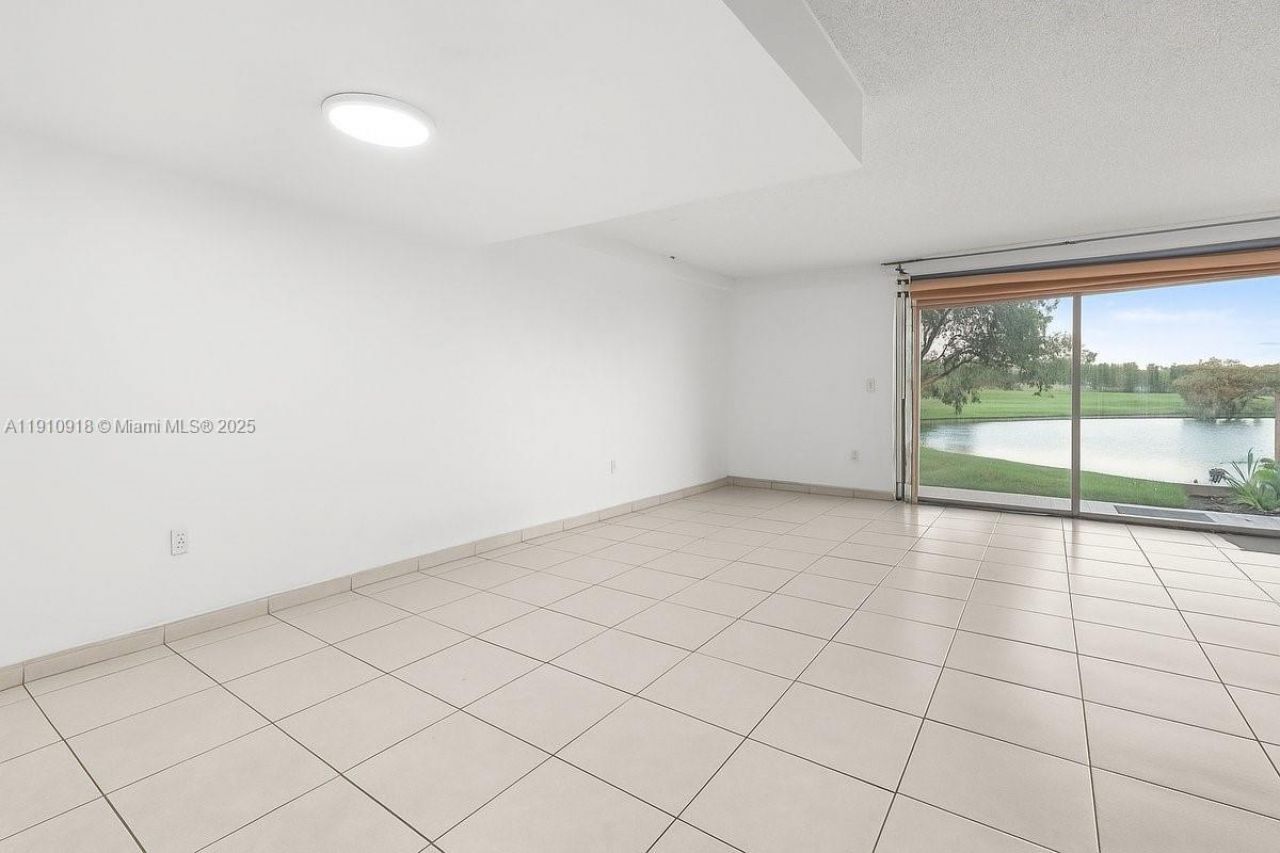 14105 SW Kendale Lakes Cir, Miami, FL 33183 Photo