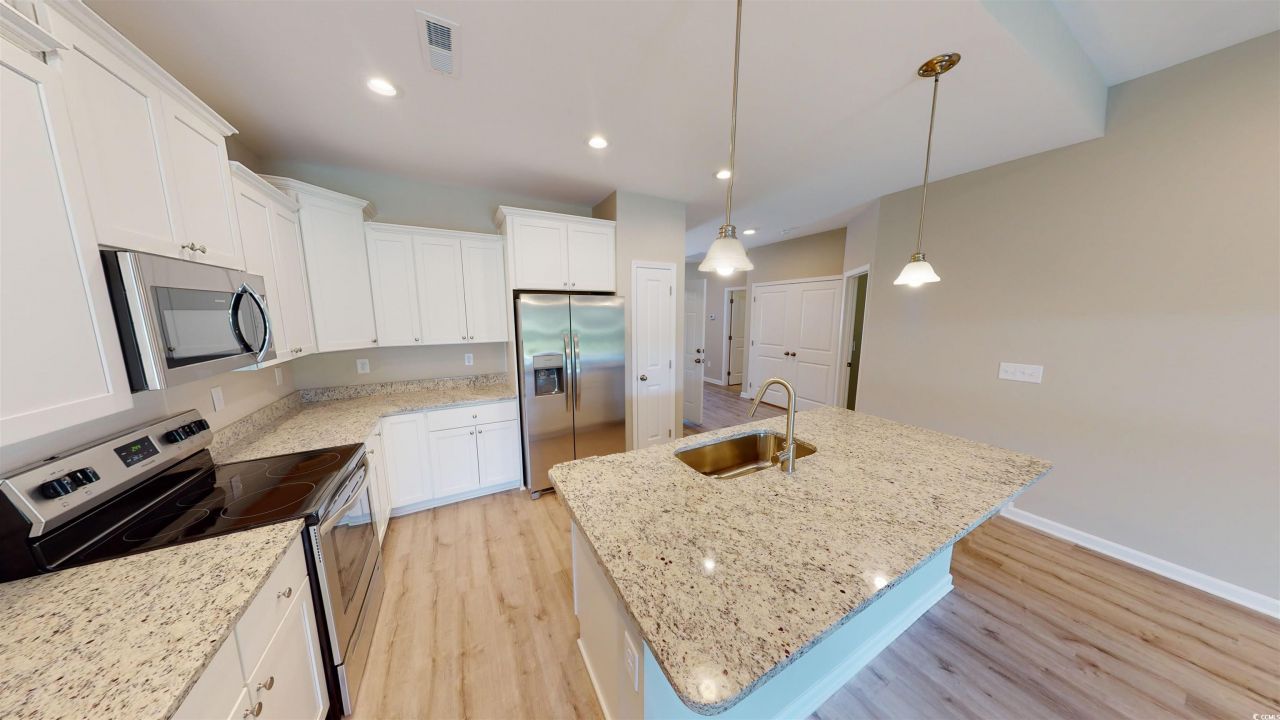 84 Racquet Club Dr. Photo 12