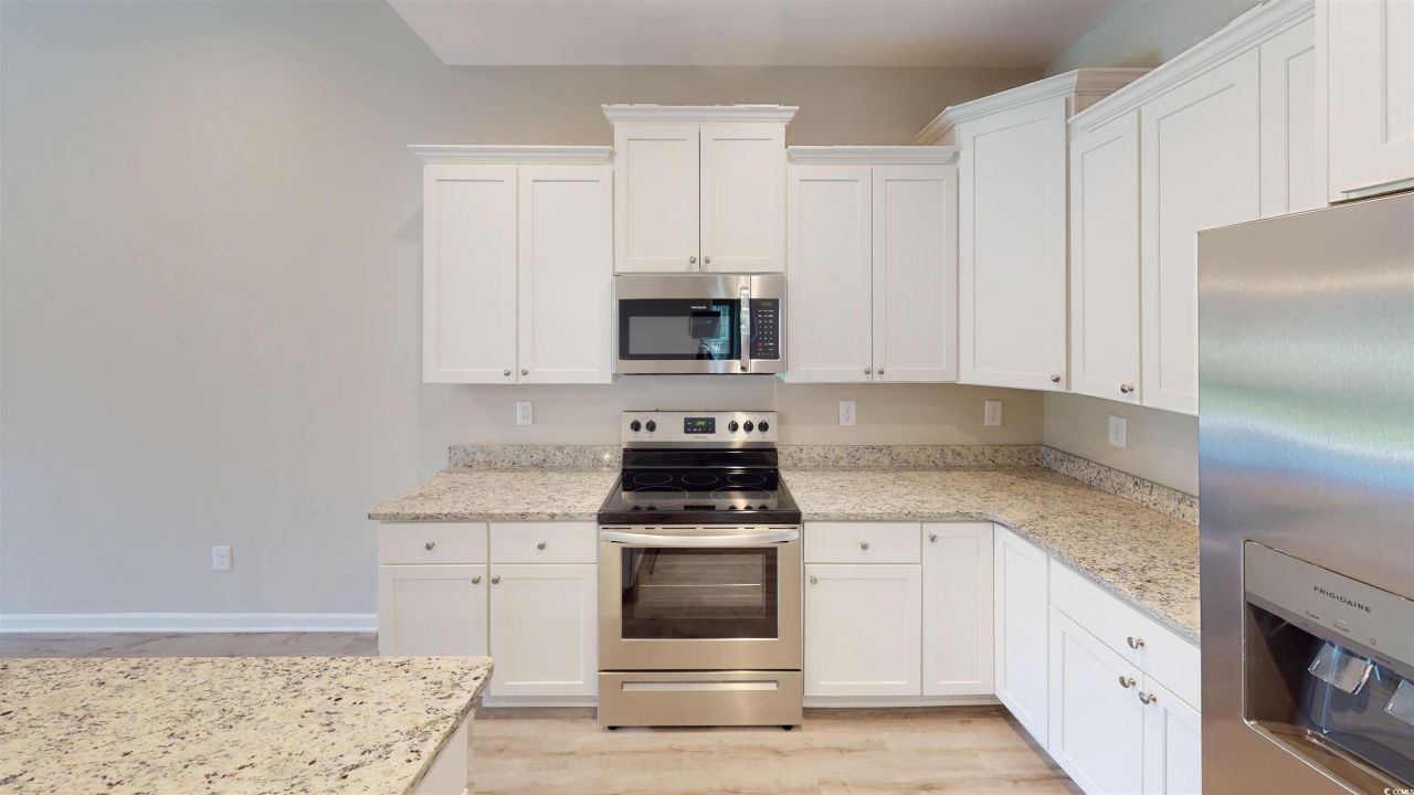 84 Racquet Club Dr. Photo 7