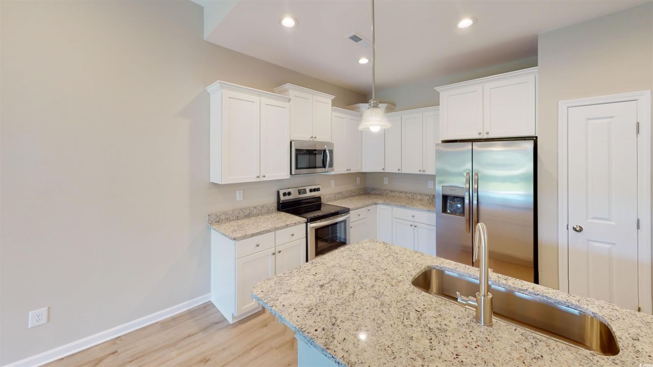 84 Racquet Club Dr. Photo 8