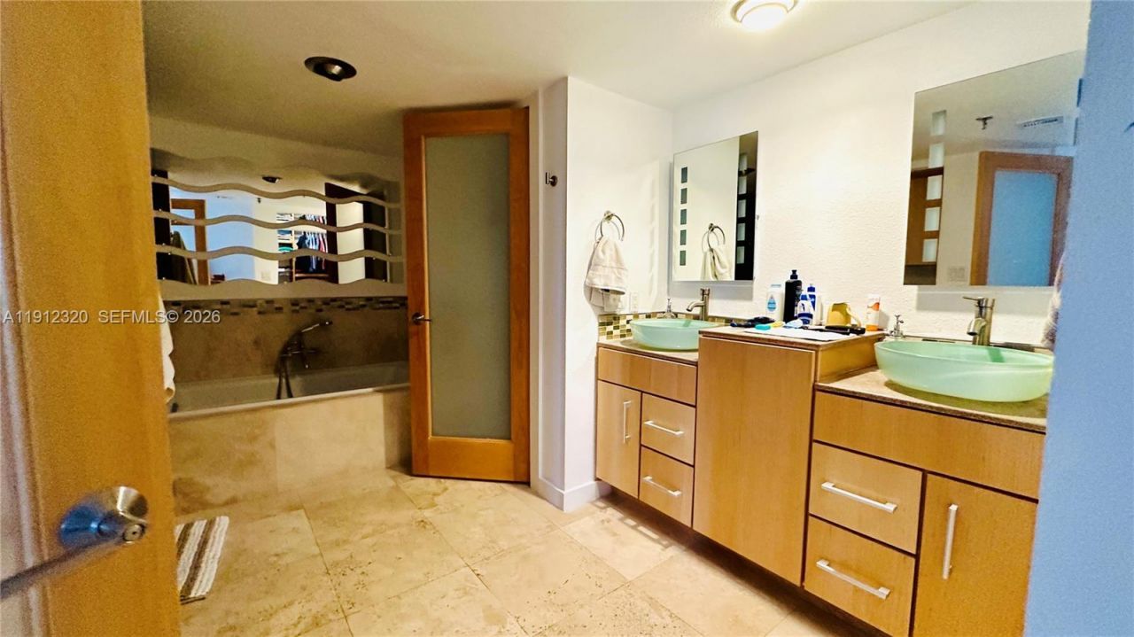 520 Brickell Key Dr, Unit A1615, Miami, FL 33131 Photo