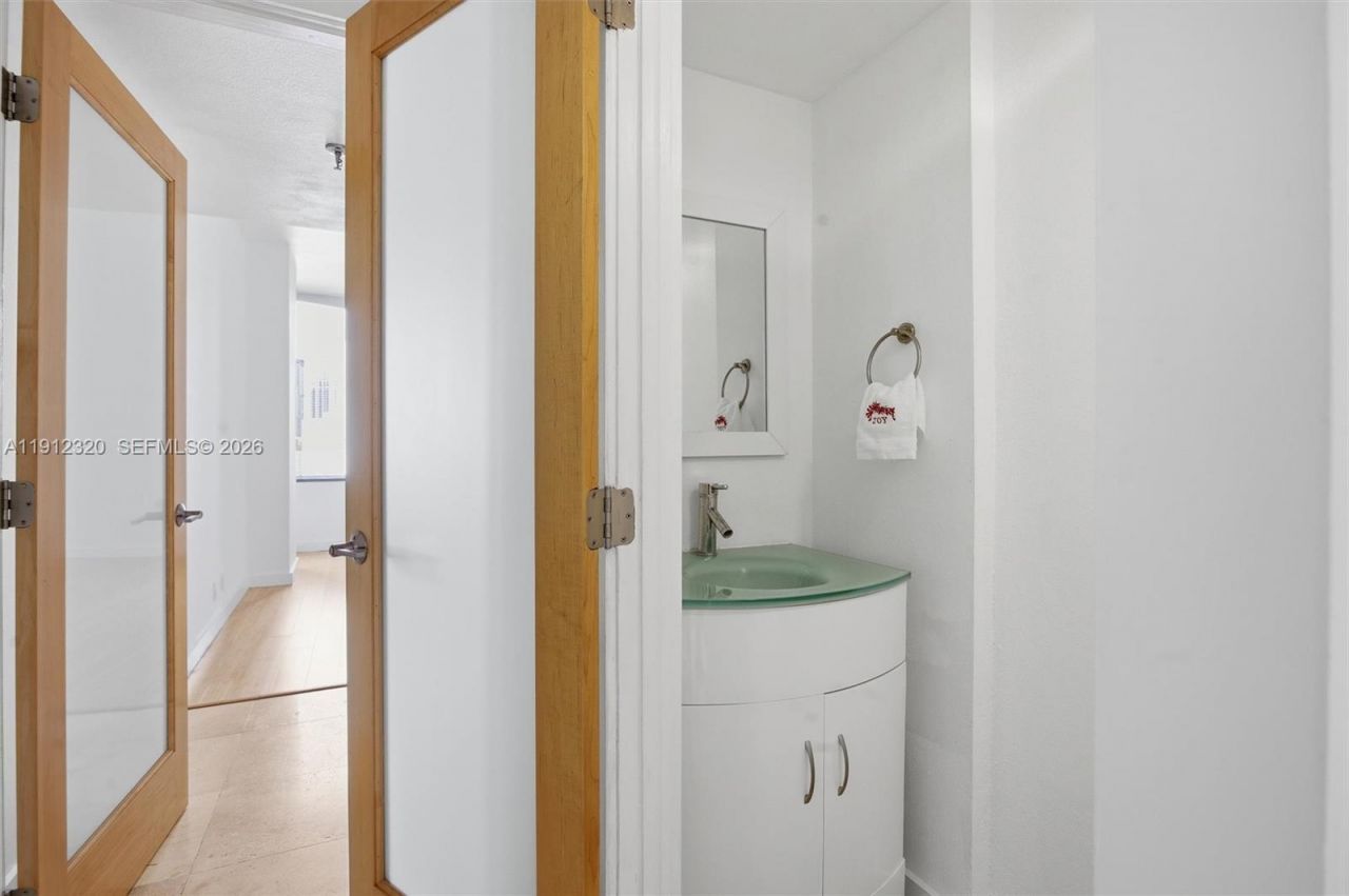 520 Brickell Key Dr, Unit A1615, Miami, FL 33131 Photo