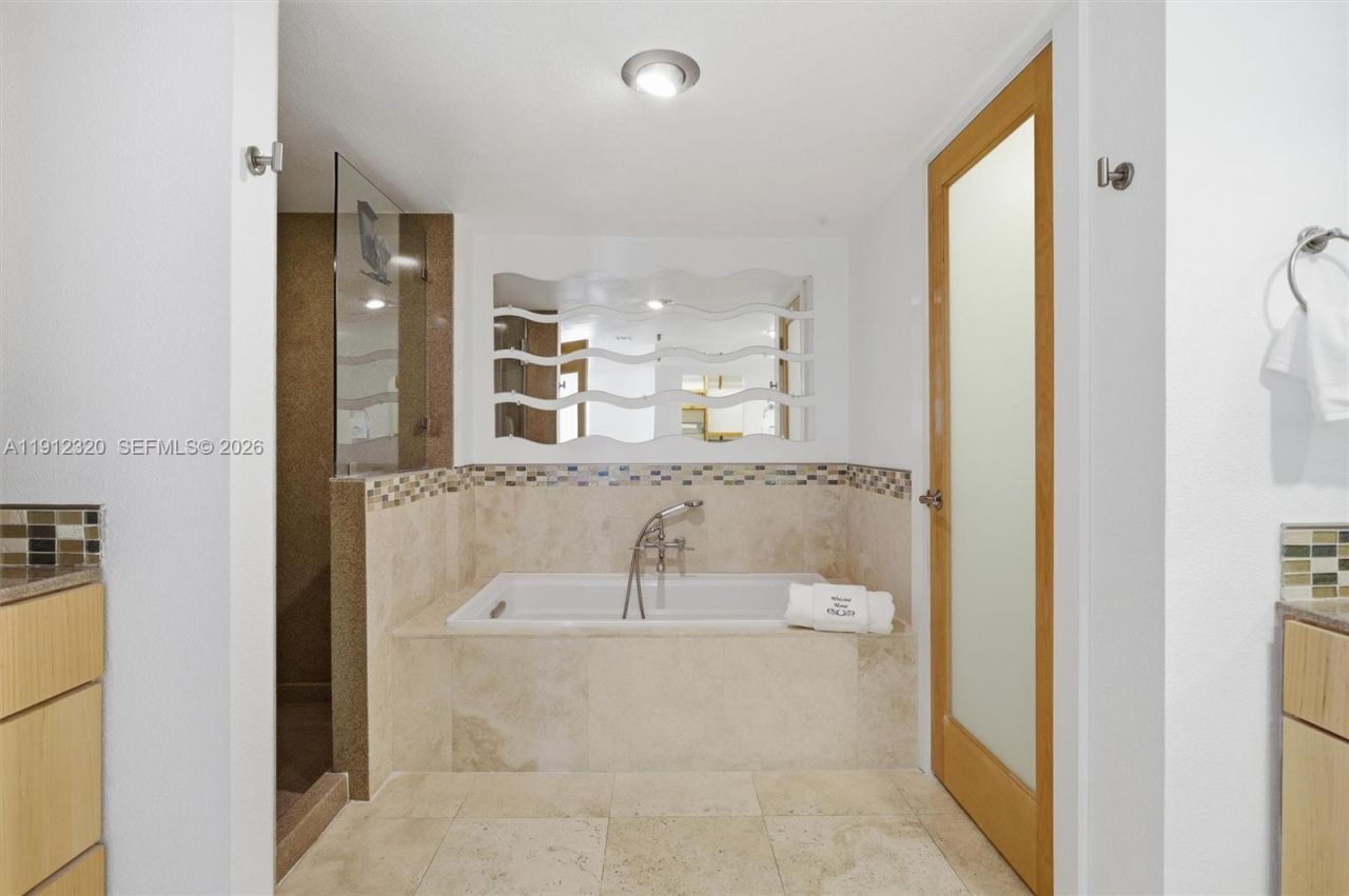 520 Brickell Key Dr, Unit A1615, Miami, FL 33131 Photo