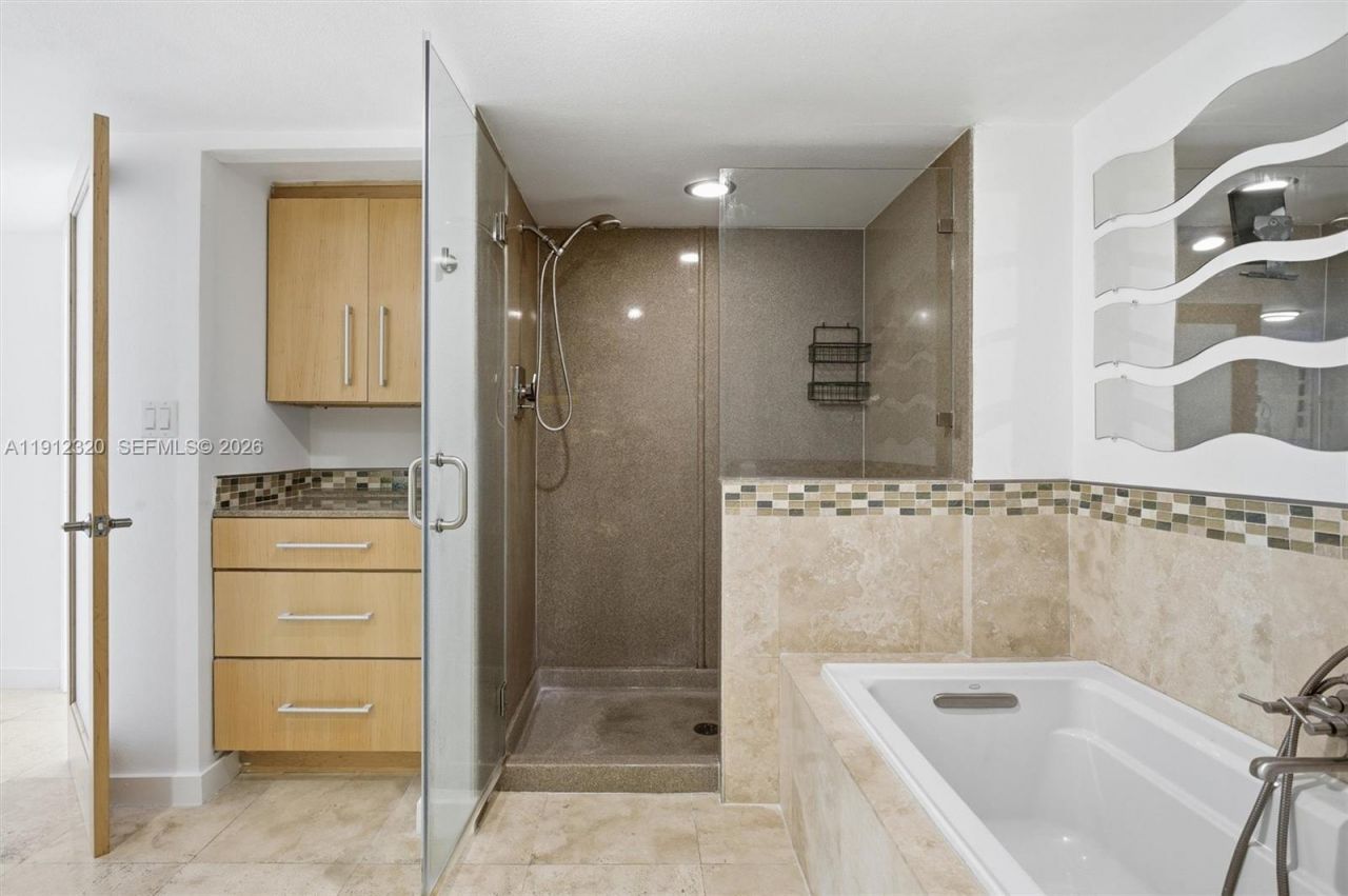 520 Brickell Key Dr, Unit A1615, Miami, FL 33131 Photo