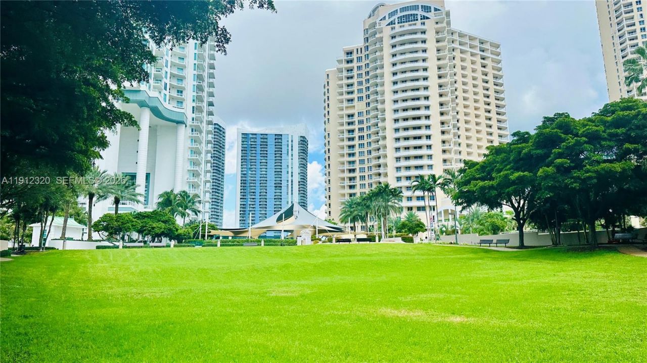 520 Brickell Key Dr, Unit A1615, Miami, FL 33131 Photo