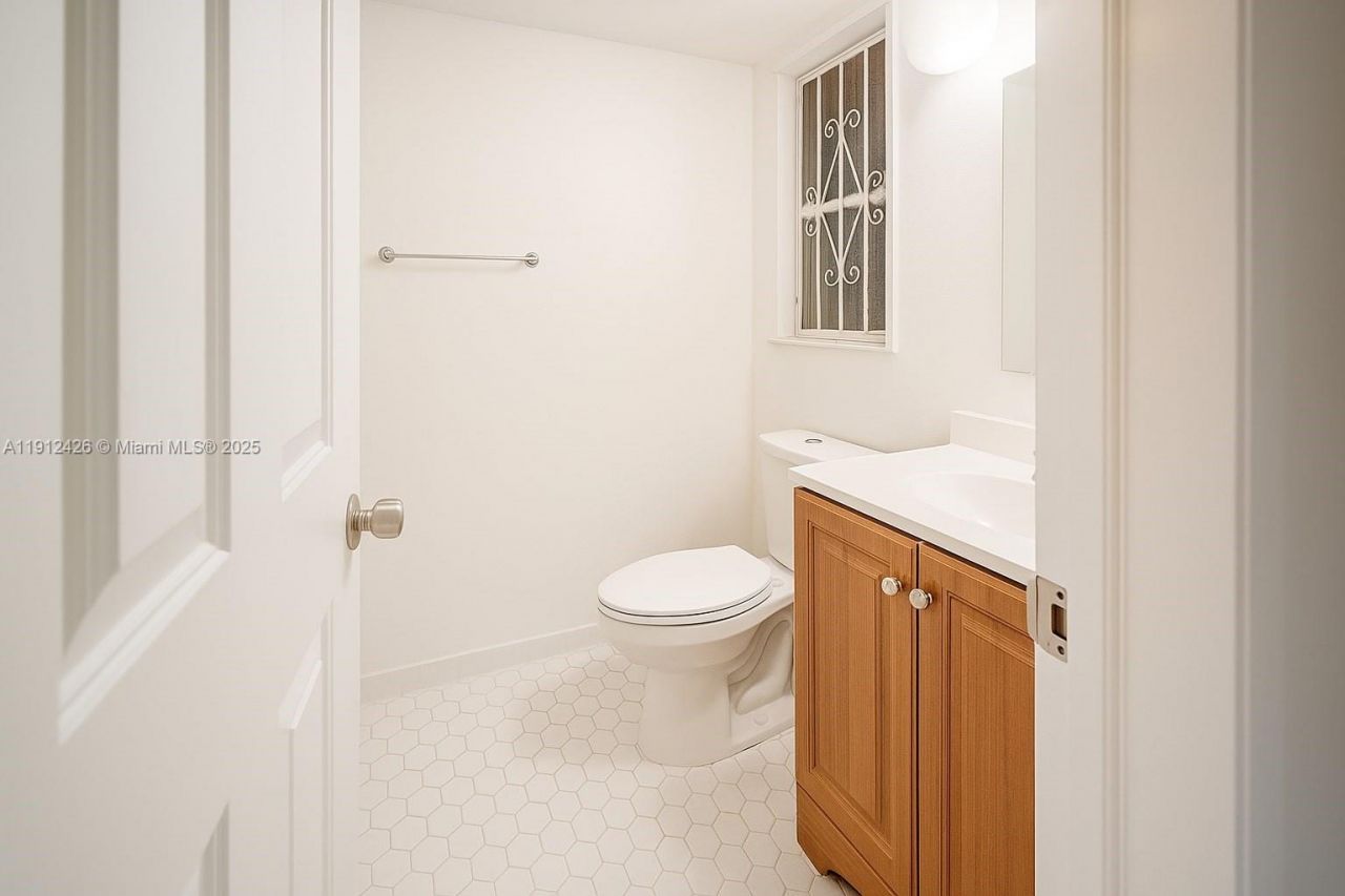 11905 NE 2nd Ave, Unit C301, North Miami, FL 33161 Photo